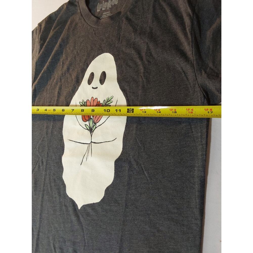 LuLaRoe Rocker T XS Gray Ghost Holding Flowers T-Shirt #L222 - Picture 4 of 6